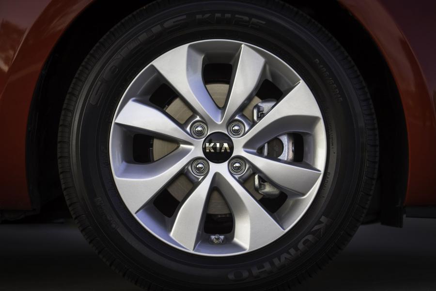  Kia Rio Sedan 2015 года  (US) (фото 18 из 27)